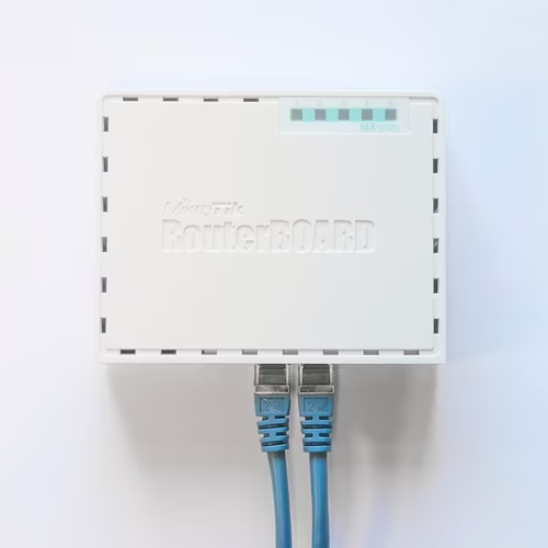 SWITCH MIKROTIK HEX 5PTOS GIGABIT BLANCO RB750GR3 | 2502111614452 imagen 4