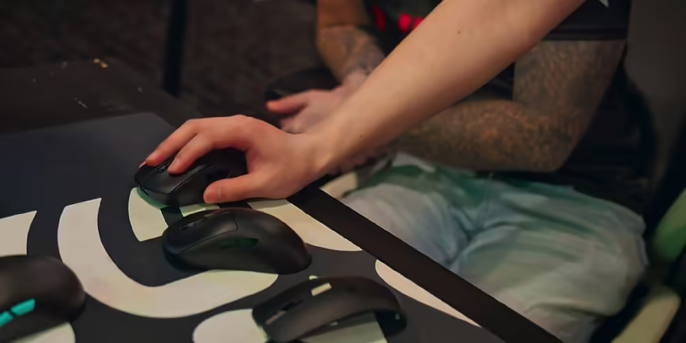 Imagen de ASUS ROG Harpe II Ace ratón Juego mano derecha RF Wireless + Bluetooth + USB Type-A Óptico 42000 DPI