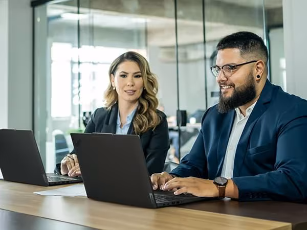 Imagen de Lenovo ThinkPad T14 Gen 5 (Intel) Intel Core Ultra 5 125U 35,6 cm (14``) WUXGA 16 GB DDR5-SDRAM 512 GB SSD Wi-Fi 6E (802.11ax) Windows 11 Pro Negro